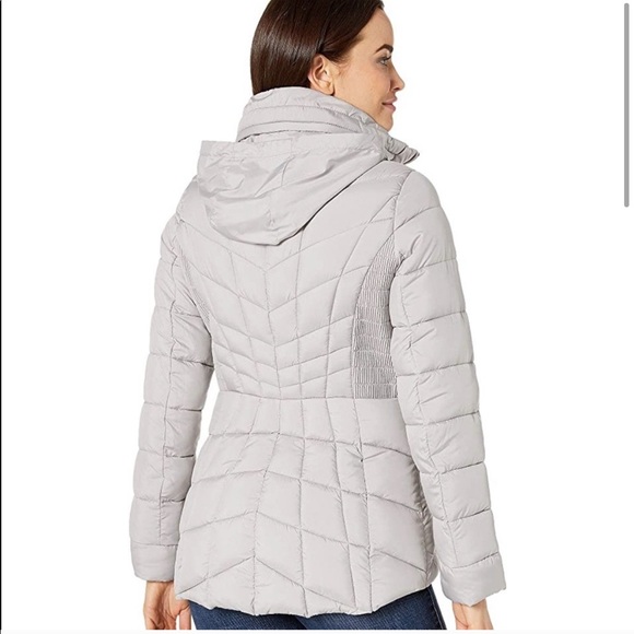 NWOT Bernardo fitted packable puffer - Picture 3 of 13